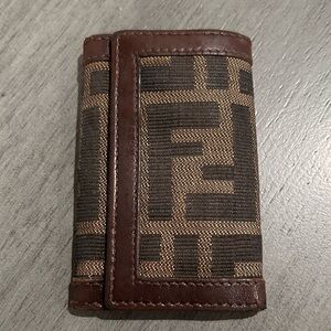 🏷️ Fendi Key Holder